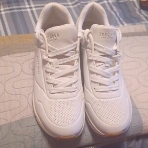 Skechers Classic White Lace-Up Sneakers Air Cooled Memeory Foam